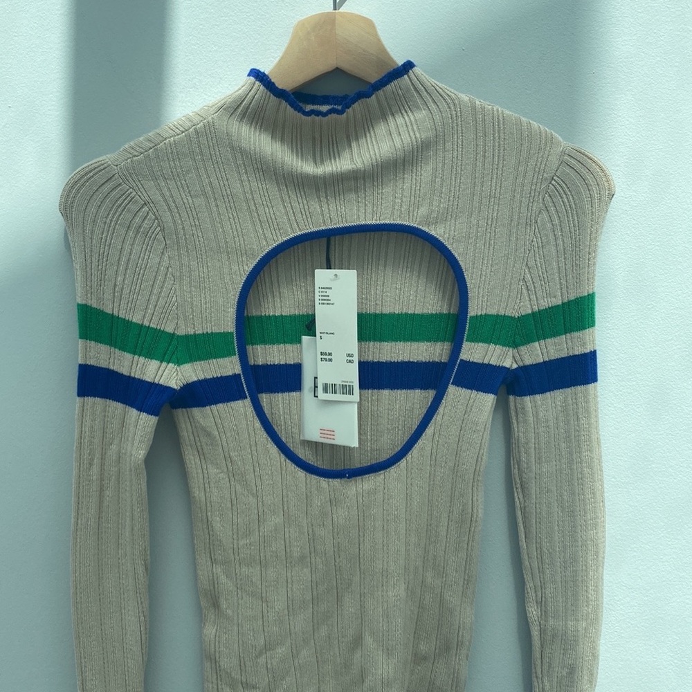 Urban Outfitters Open Back Sweater - Picture 6 of 13